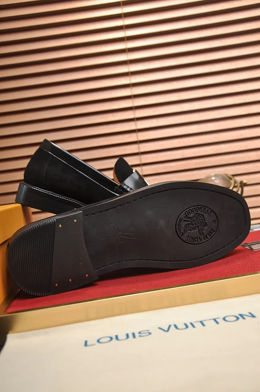 Men's men's shoes 💰560💶 [LV] (original single cowhide lining) 🍀LV's latest genuine leather business suit shoes are launched simultaneously on the official website. The first-layer cowhide imported from Italy is made of heavy gold, 💥1:1 rubber outsole from the official website. Versatile to wear, high-end without losing class, and the color combination is extraordinary. This four-season style is alluring when worn on your feet, showing off your big-name flair. Standard code 38-45 (45 customized)